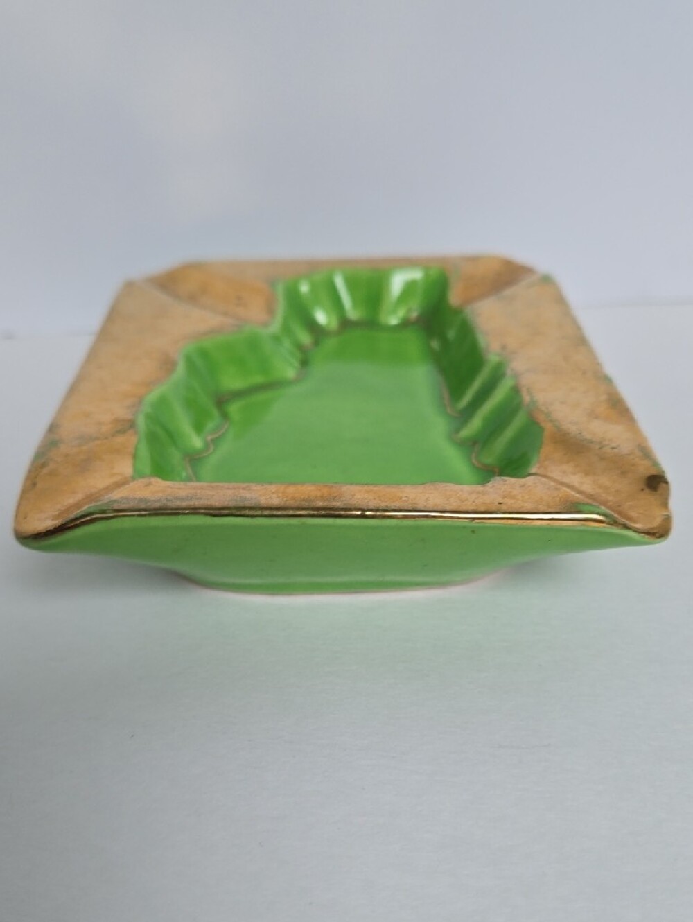 Vintage Green New Hampshire State-Shaped Ceramic Ashtray with Gold Trim - Picture 9 of 14